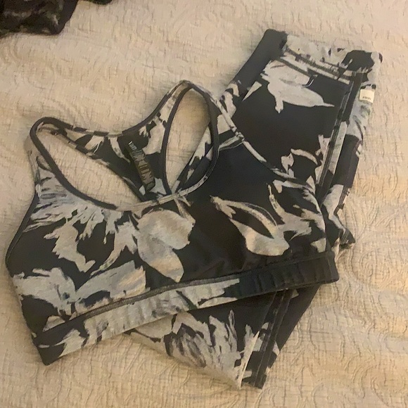 Vuori Clean Elevation Legging and Top Set - Picture 1 of 1